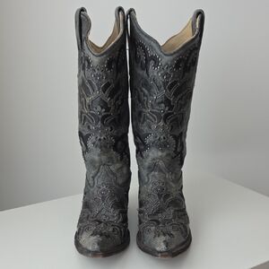 Elegant Black Heeled Boots